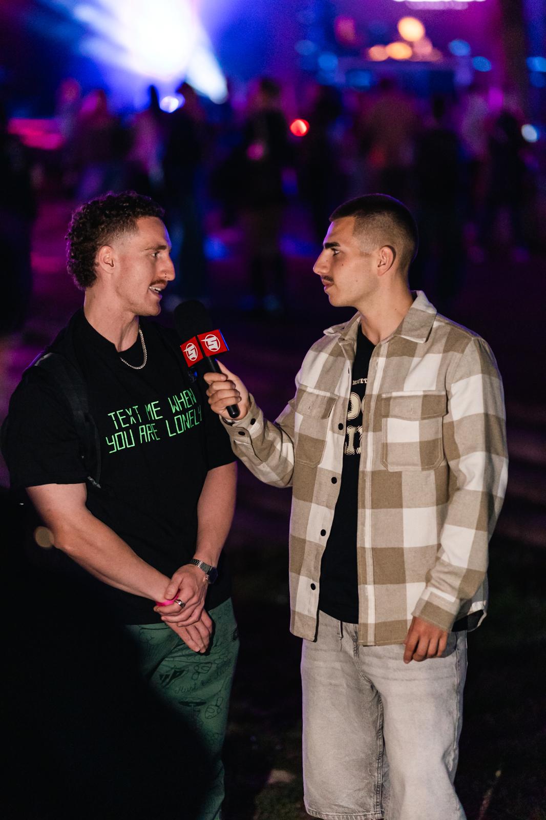 Street interview na evente s mikrofónom Mic Up